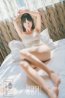 舞蹈课前女生帮男生解决